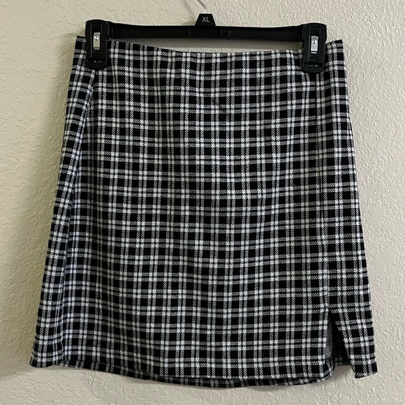 H&M Dresses & Skirts - Divided by H&M Black and White Plaid Slit Mini Skirt